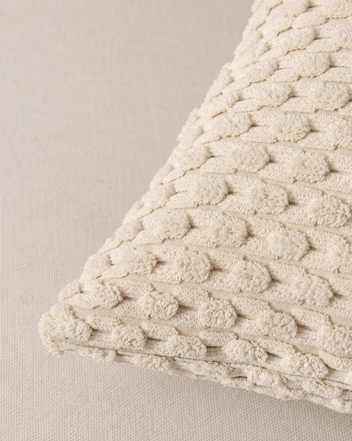 Pillow cover in knitwear style Allure