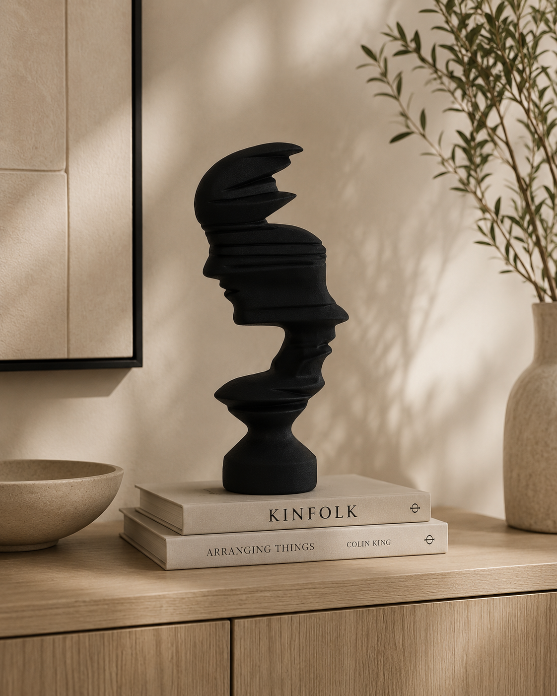 Estatueta decorativa em resina Facetta