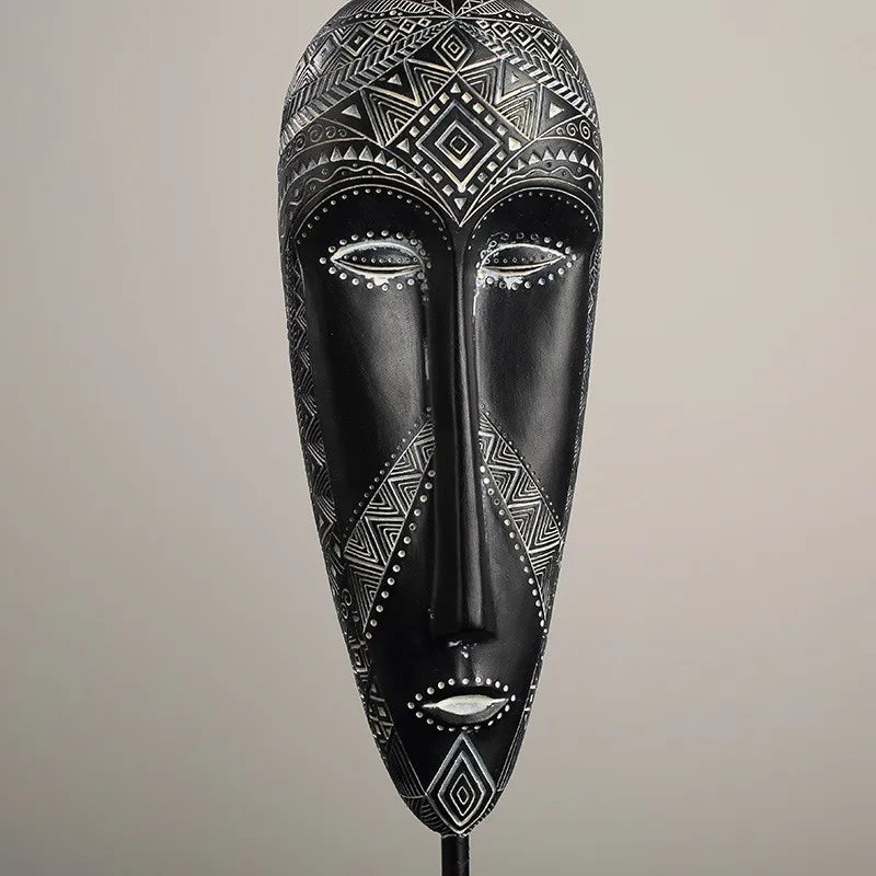 Estatueta decorativa em resina Koro